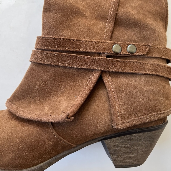 Crown Vintage Suede Boots - Picture 4 of 8